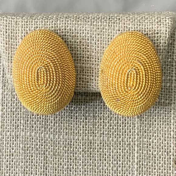 Vintage Designer Premier USA Gold Plated Clip on Earrings - Picture 10 of 13